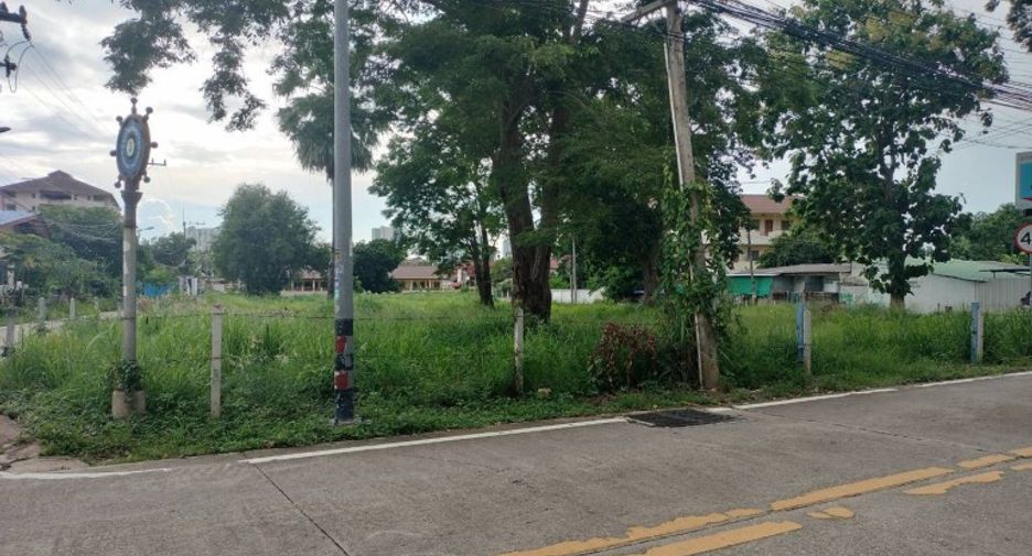 出售 土地 在 Bang Lamung, Chon Buri