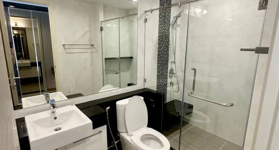 For sale 2 bedrooms condo in Yan Nawa, Bangkok