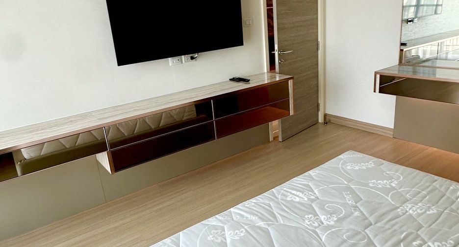 For sale 2 bedrooms condo in Yan Nawa, Bangkok