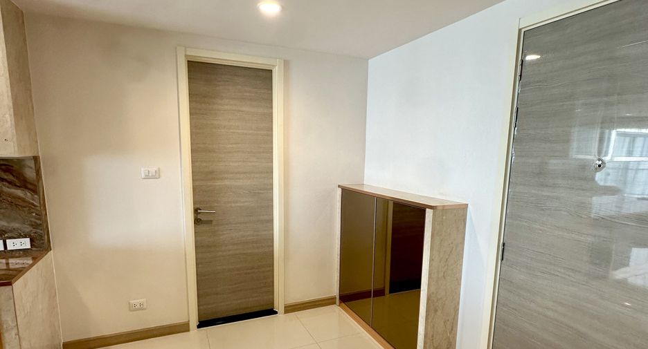 For sale 2 bedrooms condo in Yan Nawa, Bangkok