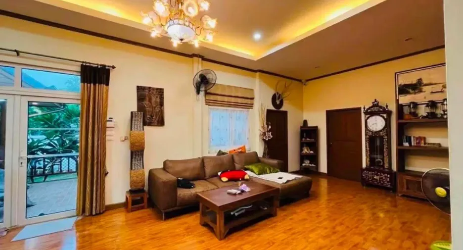 À louer 3 chambres maison à Bang Lamung, Chonburi
