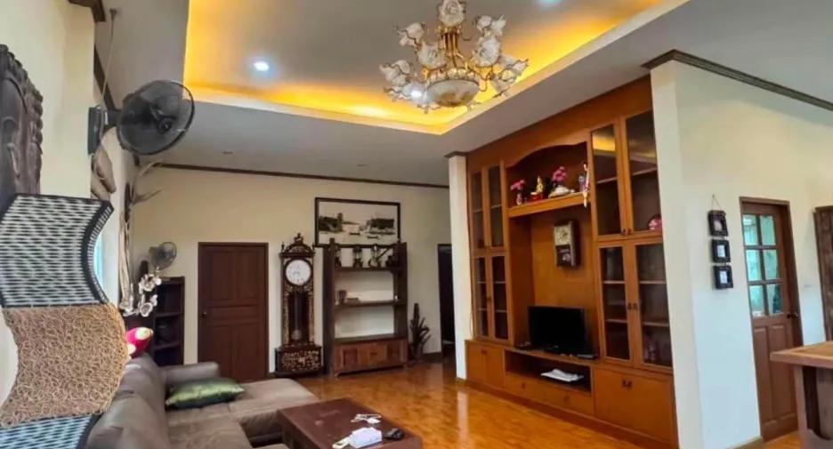 À louer 3 chambres maison à Bang Lamung, Chonburi