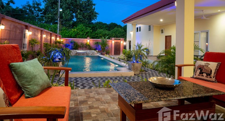 For rent 6 bedrooms villa in Huay Yai, Pattaya