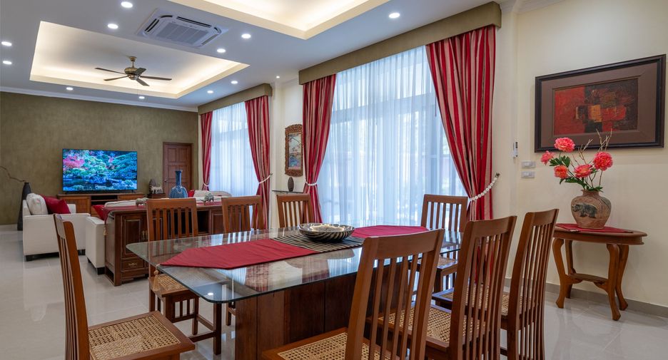 For rent 6 bedrooms villa in Huay Yai, Pattaya