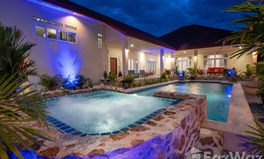 For rent 6 bedrooms villa in Huay Yai, Pattaya