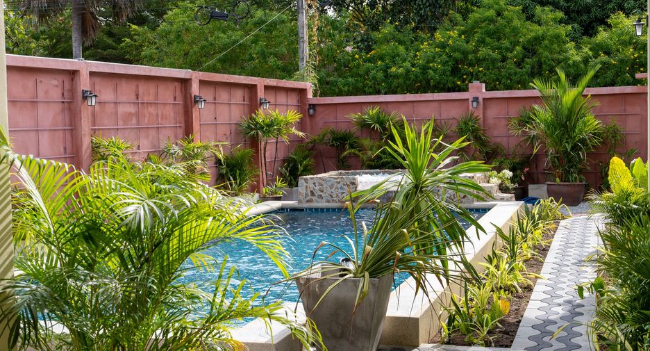 For rent 6 bedrooms villa in Huay Yai, Pattaya