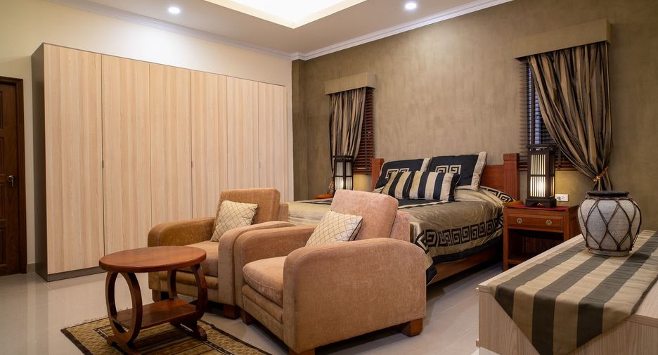 For rent 6 bedrooms villa in Huay Yai, Pattaya