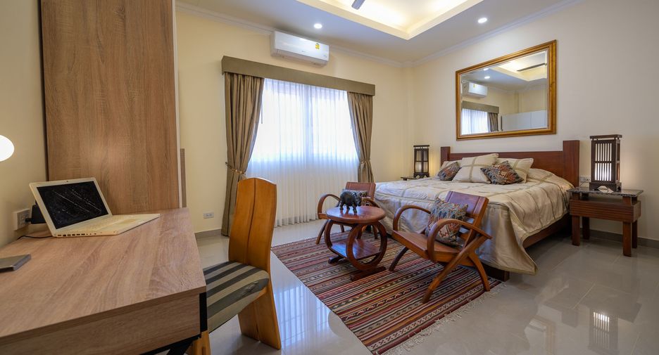 For rent 6 bedrooms villa in Huay Yai, Pattaya