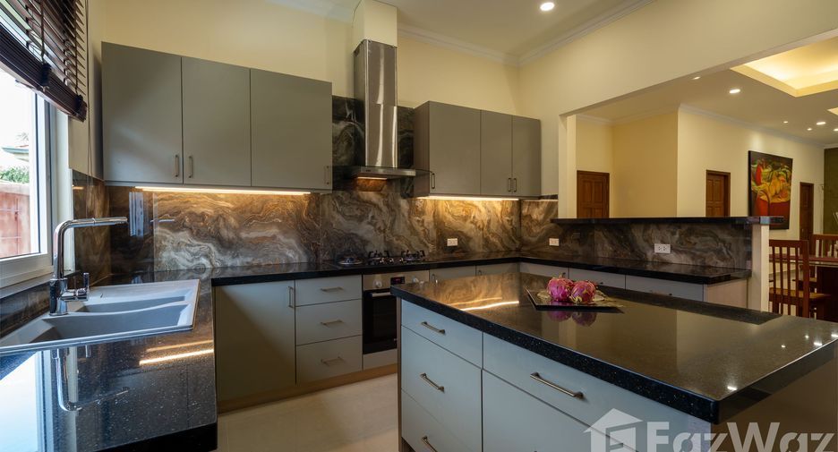 For rent 6 bedrooms villa in Huay Yai, Pattaya