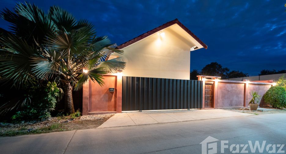 For rent 6 bedrooms villa in Huay Yai, Pattaya