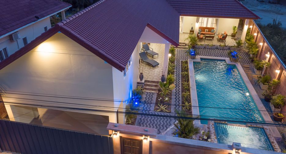 For rent 6 bedrooms villa in Huay Yai, Pattaya