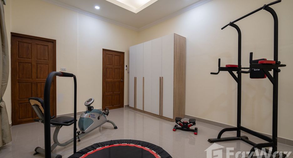 For rent 6 bedrooms villa in Huay Yai, Pattaya