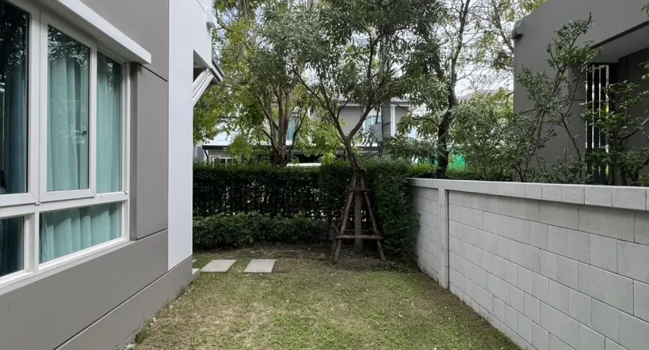 出租 4 卧室 独立屋 在 Lat Krabang, 曼谷