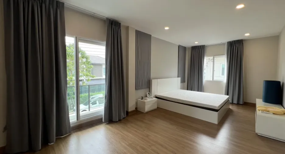 出租 4 卧室 独立屋 在 Lat Krabang, 曼谷