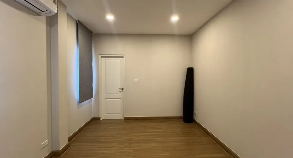出租 4 卧室 独立屋 在 Lat Krabang, 曼谷