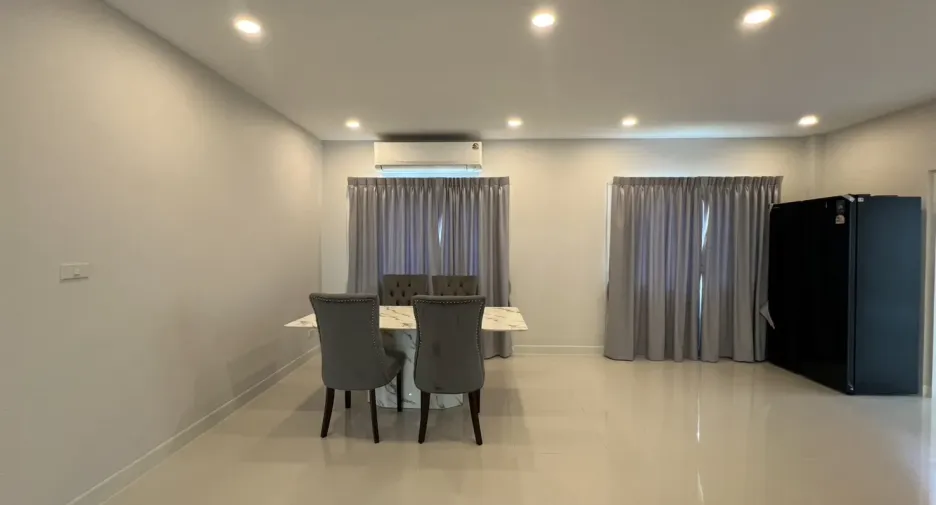 出租 4 卧室 独立屋 在 Lat Krabang, 曼谷