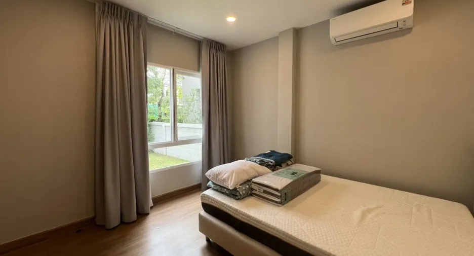 出租 4 卧室 独立屋 在 Lat Krabang, 曼谷
