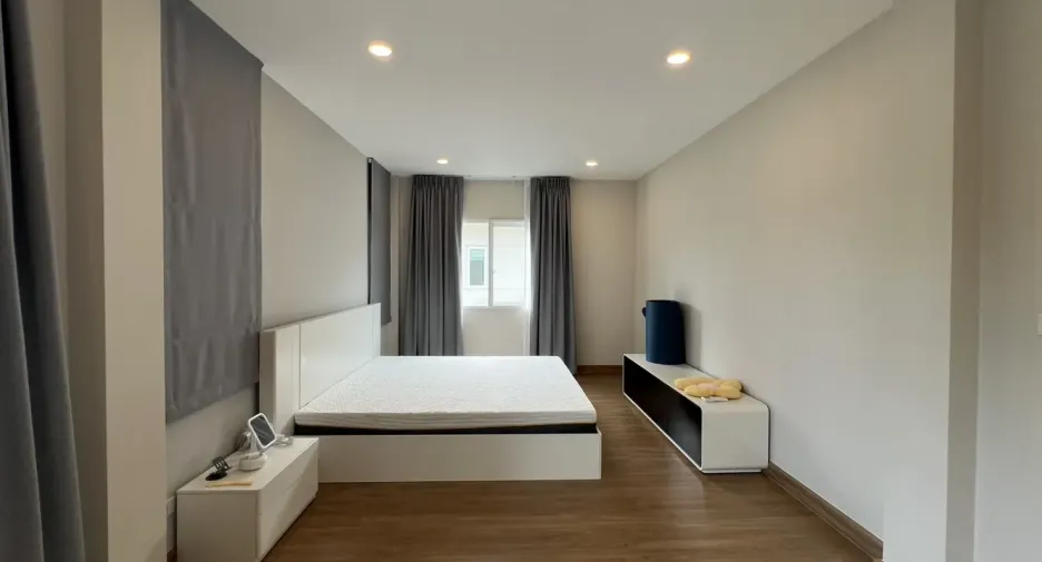 出租 4 卧室 独立屋 在 Lat Krabang, 曼谷