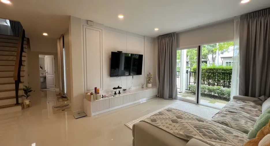出租 4 卧室 独立屋 在 Lat Krabang, 曼谷