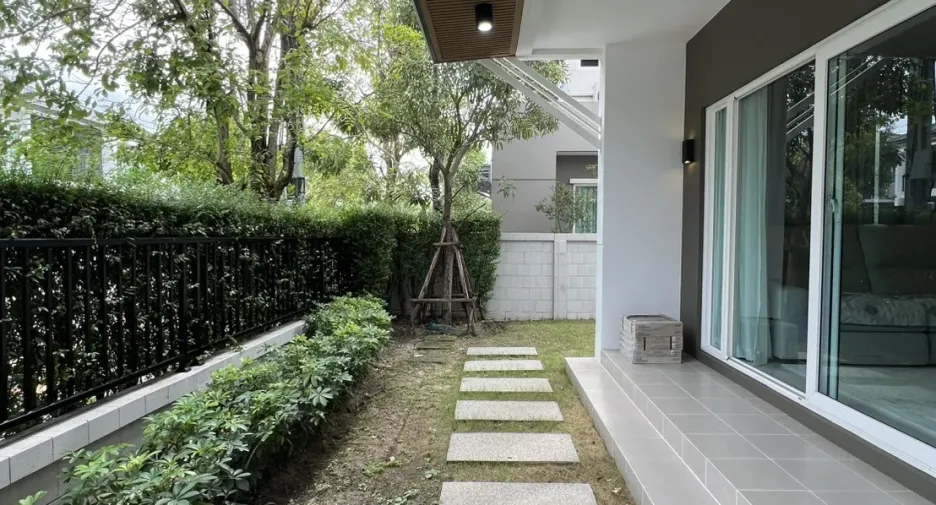 出租 4 卧室 独立屋 在 Lat Krabang, 曼谷