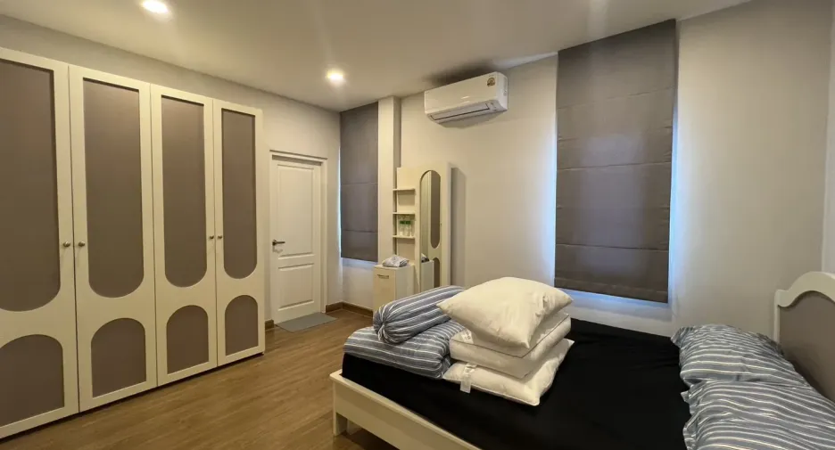 出租 4 卧室 独立屋 在 Lat Krabang, 曼谷
