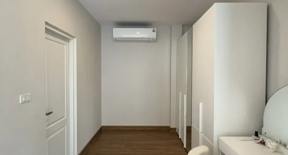 出租 4 卧室 独立屋 在 Lat Krabang, 曼谷
