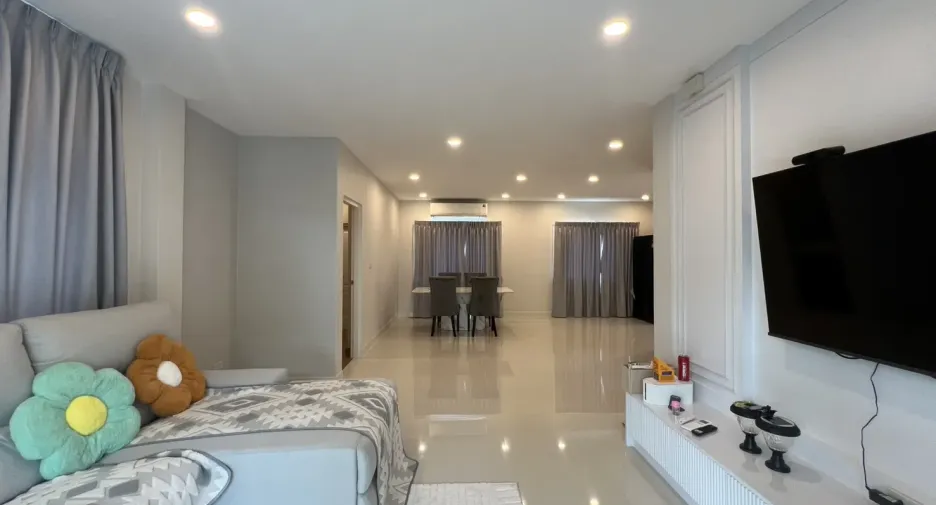 出租 4 卧室 独立屋 在 Lat Krabang, 曼谷