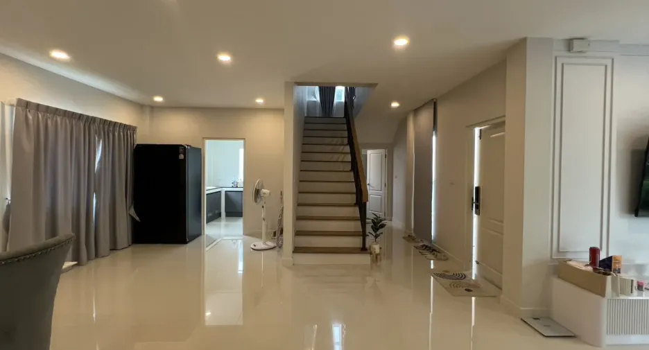 出租 4 卧室 独立屋 在 Lat Krabang, 曼谷