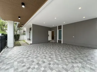 出租 4 卧室 独立屋 在 Lat Krabang, 曼谷