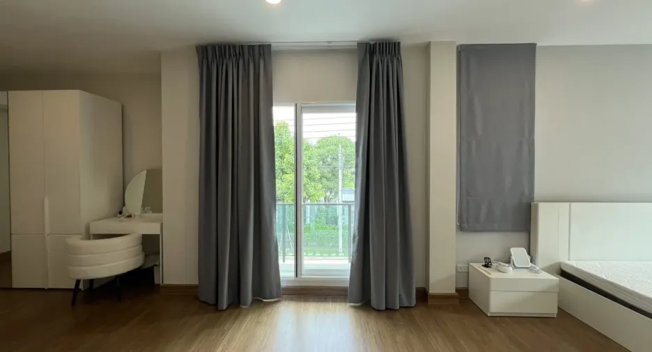 出租 4 卧室 独立屋 在 Lat Krabang, 曼谷