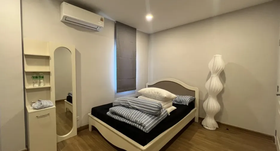 出租 4 卧室 独立屋 在 Lat Krabang, 曼谷