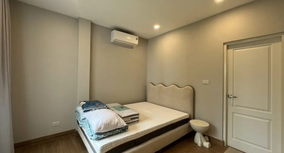 出租 4 卧室 独立屋 在 Lat Krabang, 曼谷