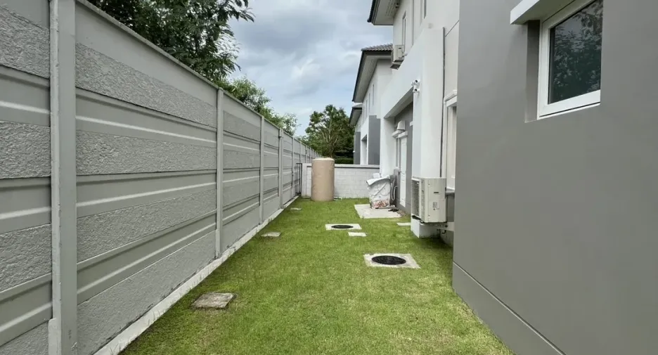 出租 4 卧室 独立屋 在 Lat Krabang, 曼谷