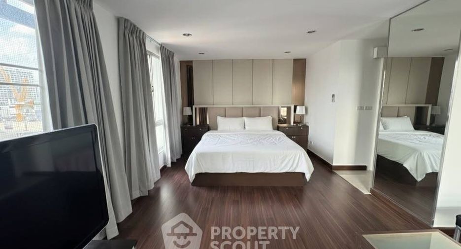 For rent 2 bedrooms condo in Yan Nawa, Bangkok