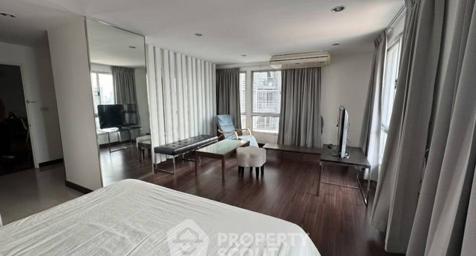 For rent 2 bedrooms condo in Yan Nawa, Bangkok