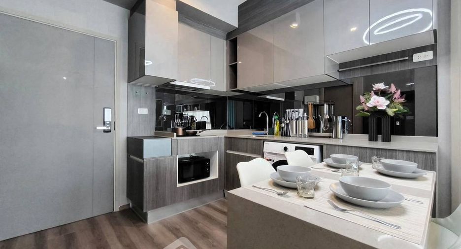 Condo en alquiler de 2 habitaciones en Huai Khwang, Bangkok