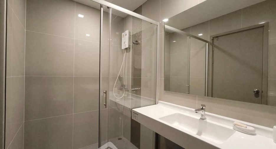 Condo en alquiler de 2 habitaciones en Huai Khwang, Bangkok