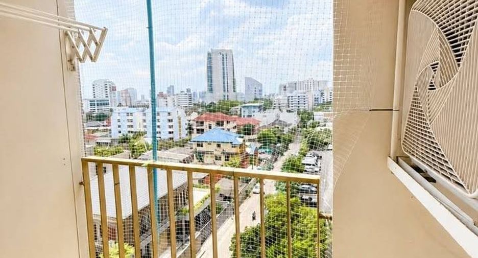 For sale 2 bedrooms condo in Phaya Thai, Bangkok