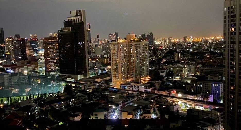 À louer 2 chambres condo à Khlong Toei, Bangkok