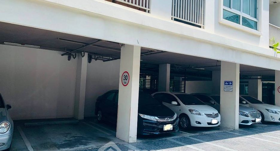 For sale 1 bed condo in Khlong Toei, Bangkok