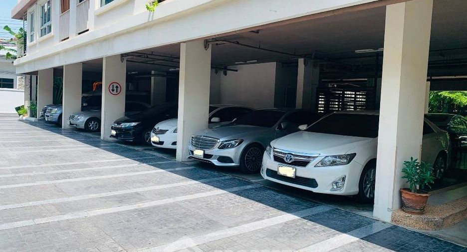 For sale 1 bed condo in Khlong Toei, Bangkok