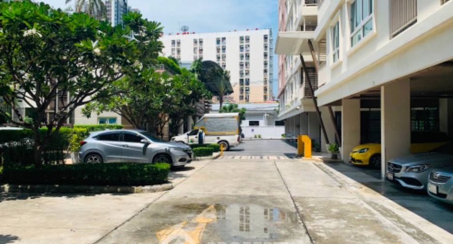 For sale 1 bed condo in Khlong Toei, Bangkok