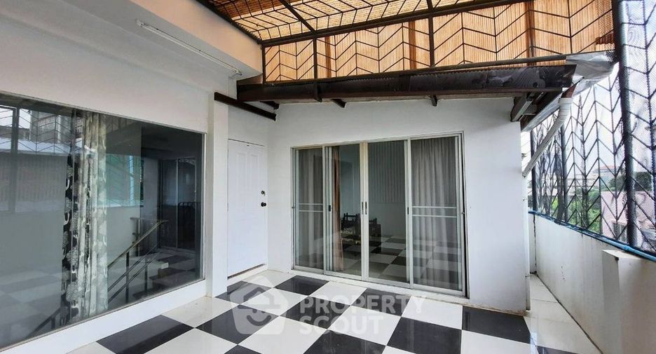 出租 和 出售 5 卧室 独立屋 在 Suan Luang, 曼谷