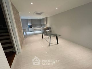 Reihenhaus zur Miete und zum Kauf mit 3 Zimmer in Watthana, Bangkok