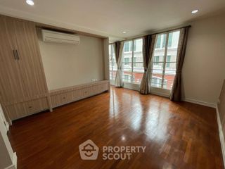 Reihenhaus zur Miete und zum Kauf mit 3 Zimmer in Watthana, Bangkok