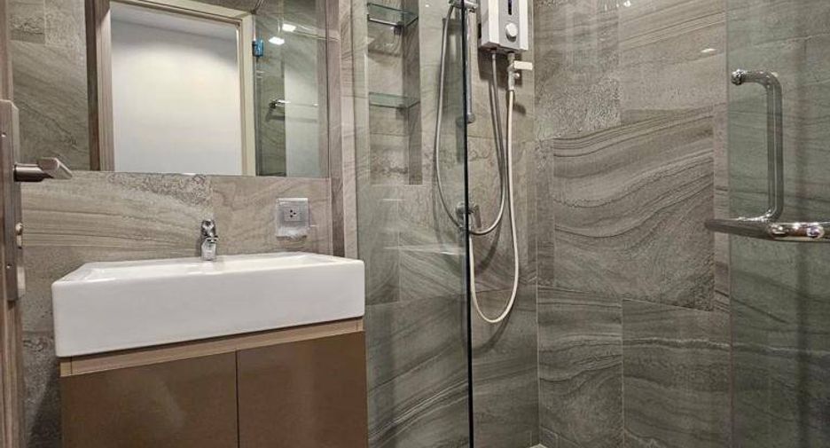 Condo en alquiler y en venta de 2 habitaciones en Khlong Toei, Bangkok