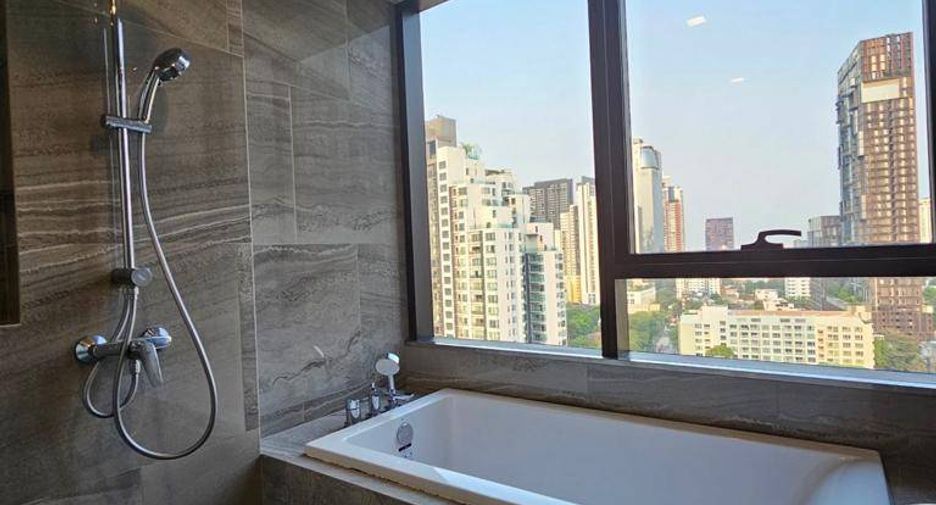 Condo en alquiler y en venta de 2 habitaciones en Khlong Toei, Bangkok