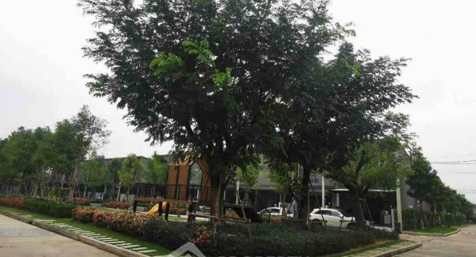 出租 和 出售 3 卧室 联排别墅 在 Saphan Sung, 曼谷