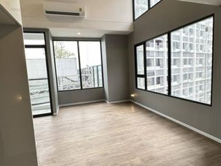 À vendre 3 chambres condo à Huai Khwang, Bangkok