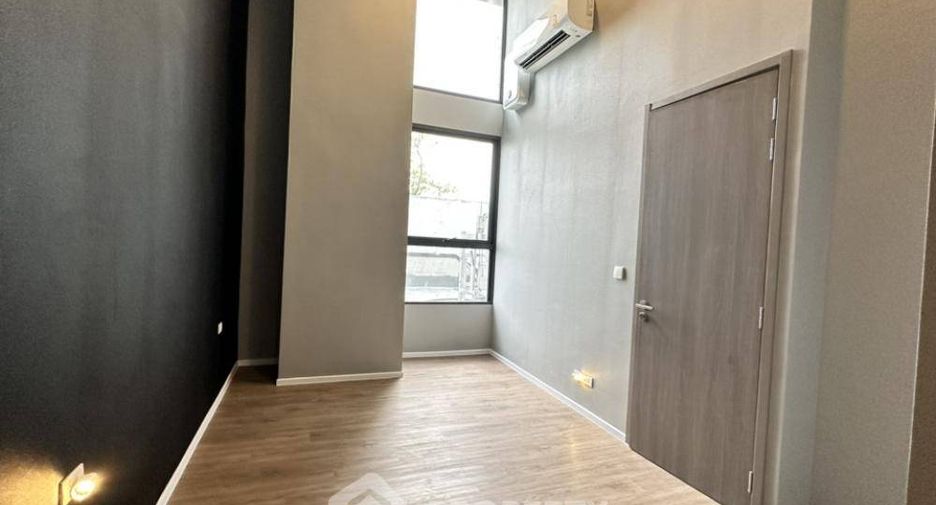 À vendre 3 chambres condo à Huai Khwang, Bangkok